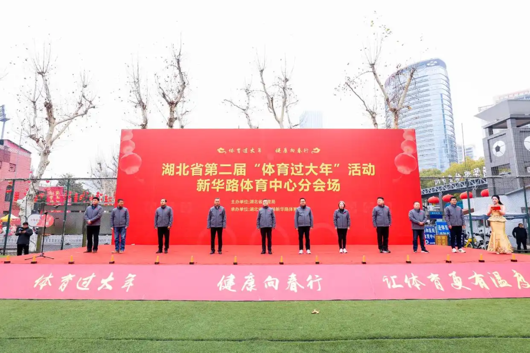 在攻防两端